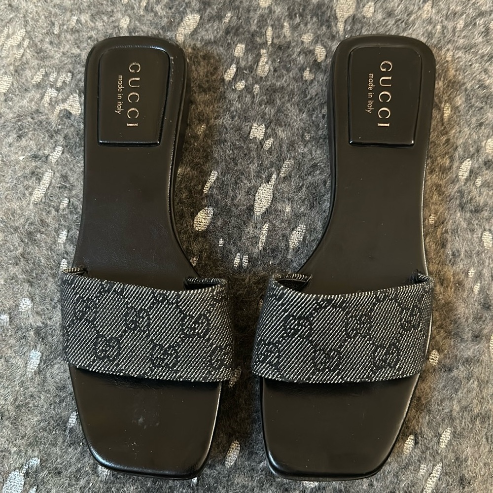 Vintage authentic Gucci 37.5 black denim
